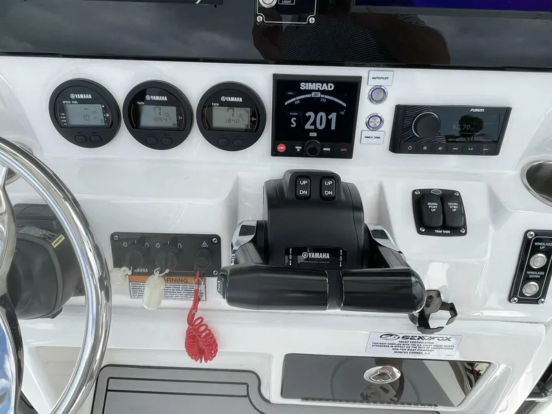 Slide: The Image of Sea Fox 268 Commander 2023 - 10