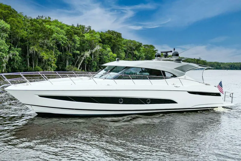 The Image of Riviera 5400 Sport Yacht Platinum Edition 2021 - 0