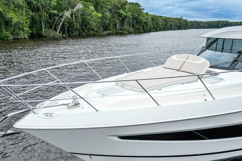 Slide: The Image of Riviera 5400 Sport Yacht Platinum Edition 2021 - 10