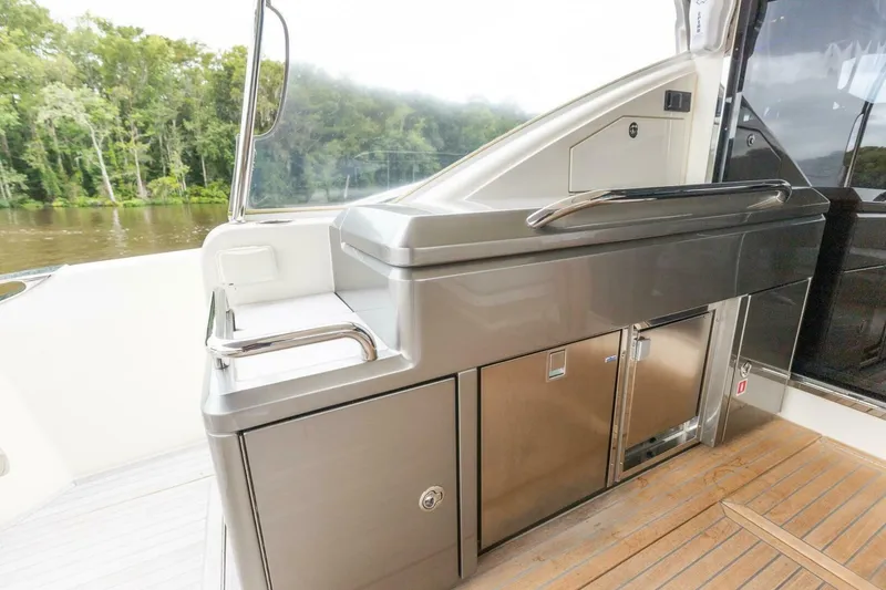 Slide: The Image of Riviera 5400 Sport Yacht Platinum Edition 2021 - 21