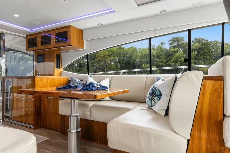 Slide: The Image of Riviera 5400 Sport Yacht Platinum Edition 2021 - 26
