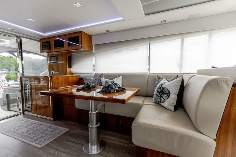 Slide: The Image of Riviera 5400 Sport Yacht Platinum Edition 2021 - 27