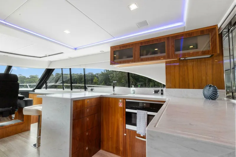 Slide: The Image of Riviera 5400 Sport Yacht Platinum Edition 2021 - 29