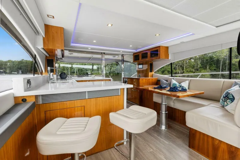 Slide: The Image of Riviera 5400 Sport Yacht Platinum Edition 2021 - 30