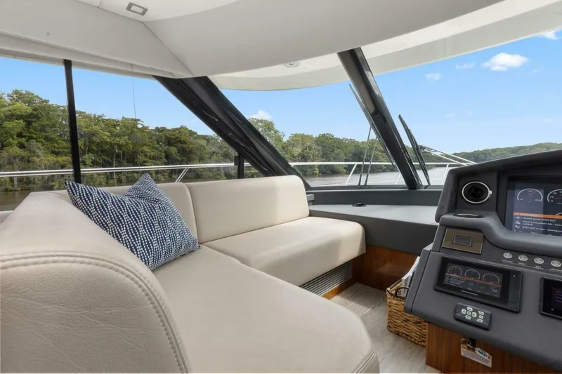 Slide: The Image of Riviera 5400 Sport Yacht Platinum Edition 2021 - 39