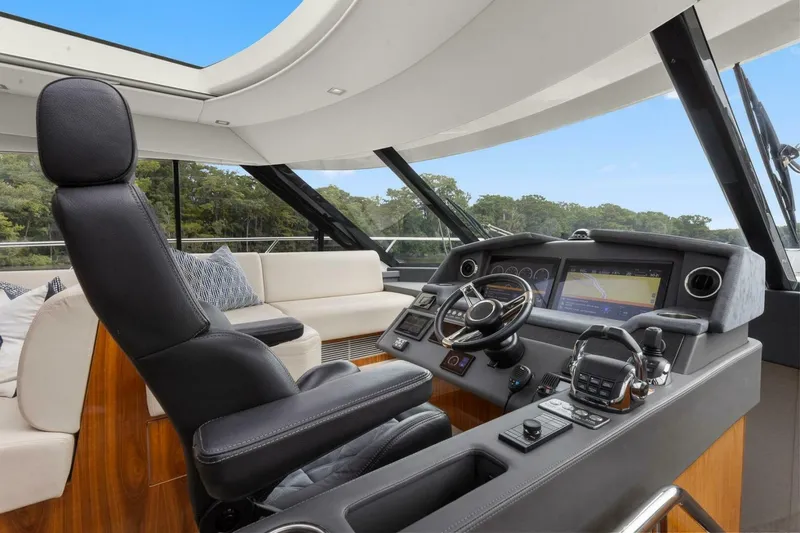Slide: The Image of Riviera 5400 Sport Yacht Platinum Edition 2021 - 40