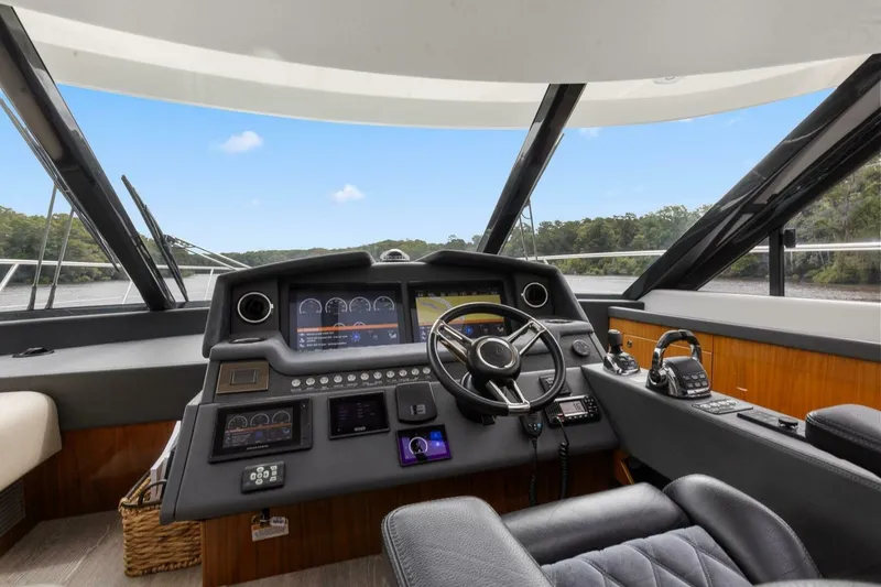 Slide: The Image of Riviera 5400 Sport Yacht Platinum Edition 2021 - 41