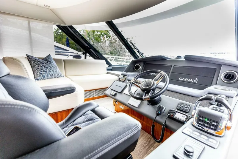 Slide: The Image of Riviera 5400 Sport Yacht Platinum Edition 2021 - 43
