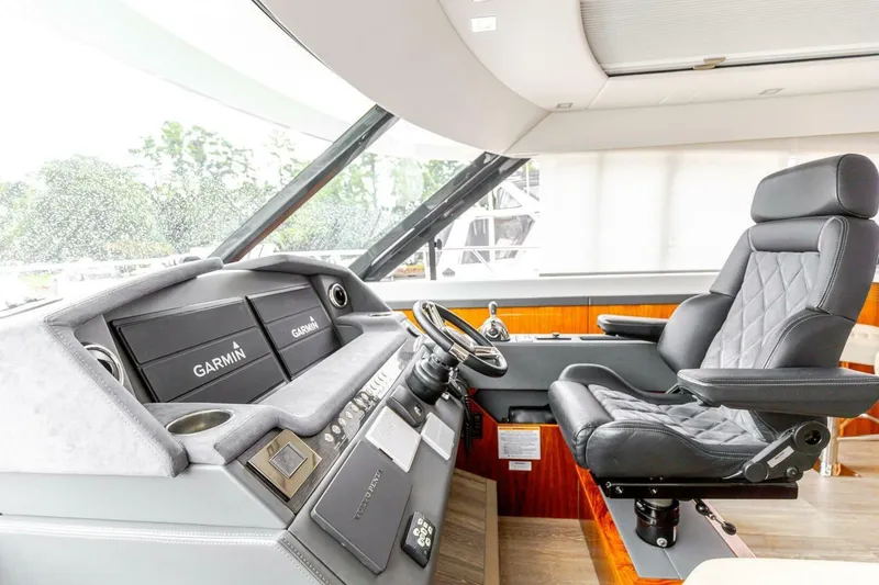 Slide: The Image of Riviera 5400 Sport Yacht Platinum Edition 2021 - 45