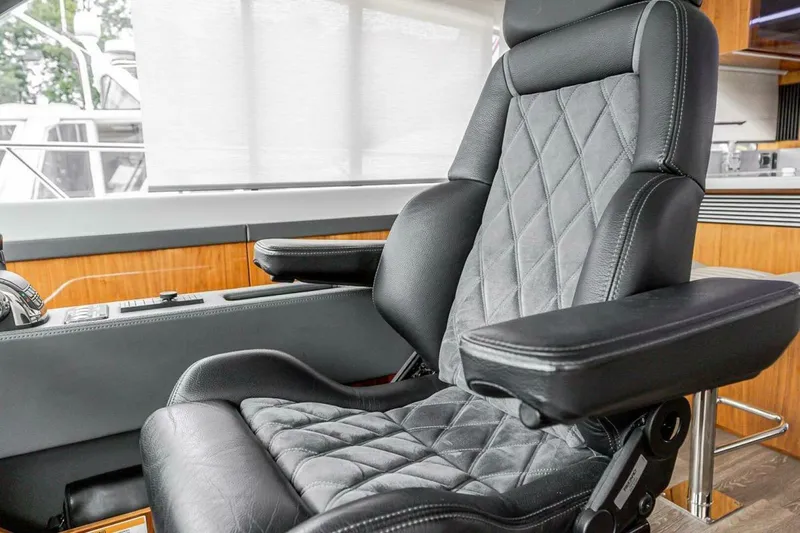 Slide: The Image of Riviera 5400 Sport Yacht Platinum Edition 2021 - 46
