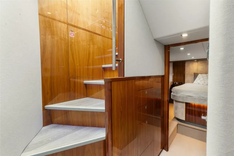 Slide: The Image of Riviera 5400 Sport Yacht Platinum Edition 2021 - 48