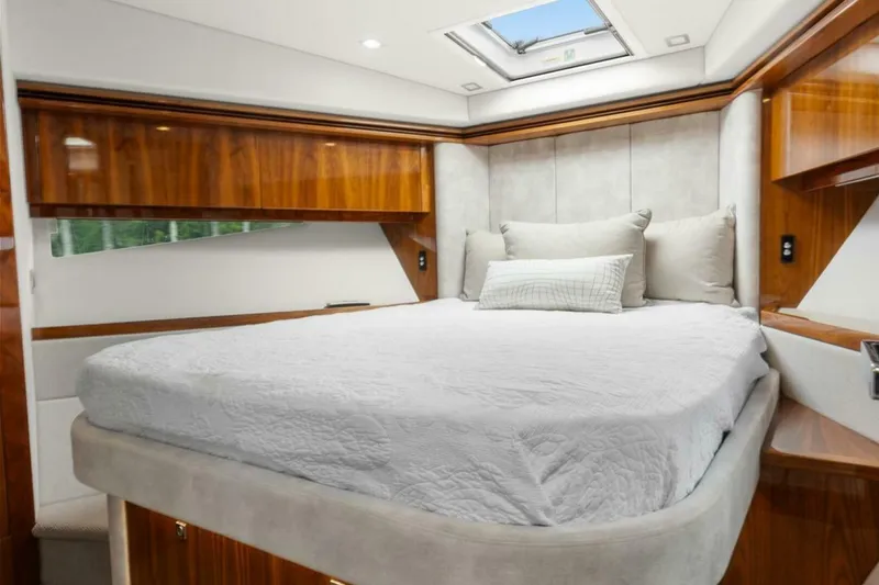 Slide: The Image of Riviera 5400 Sport Yacht Platinum Edition 2021 - 51