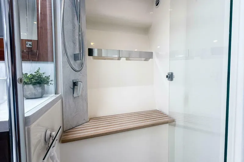 Slide: The Image of Riviera 5400 Sport Yacht Platinum Edition 2021 - 55
