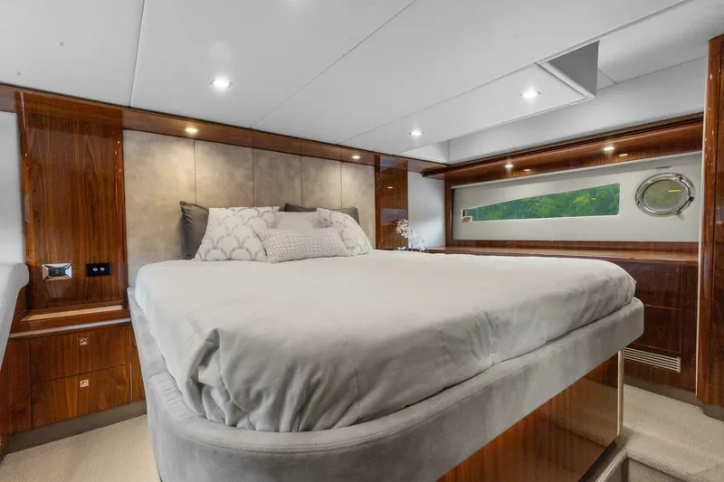 Slide: The Image of Riviera 5400 Sport Yacht Platinum Edition 2021 - 62