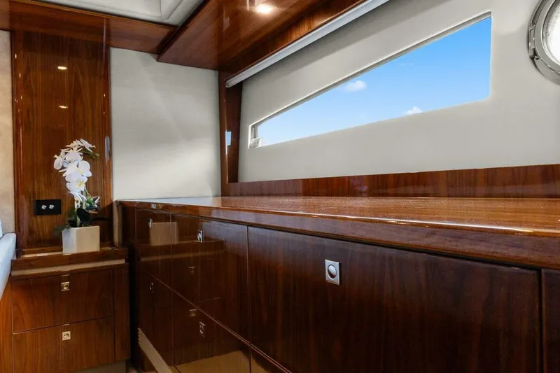 Slide: The Image of Riviera 5400 Sport Yacht Platinum Edition 2021 - 66