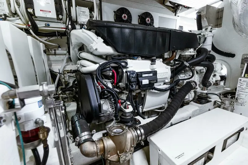 Slide: The Image of Riviera 5400 Sport Yacht Platinum Edition 2021 - 75