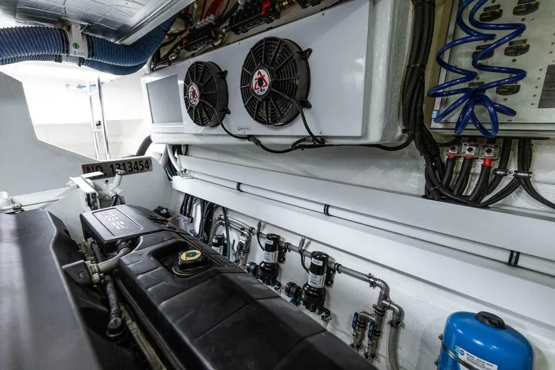 Slide: The Image of Riviera 5400 Sport Yacht Platinum Edition 2021 - 80