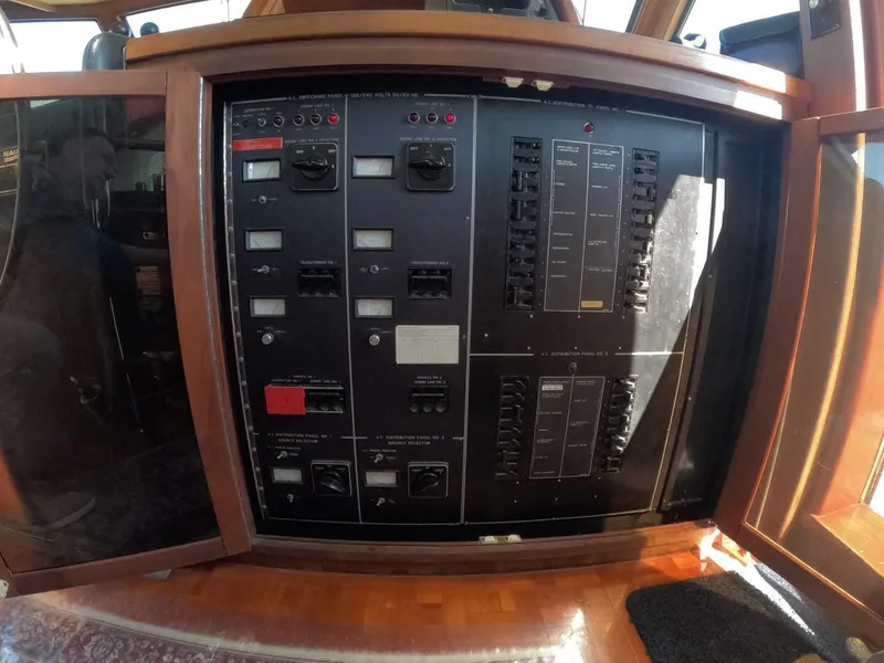 Slide: The Image of Hatteras 54MY 1987 - 53