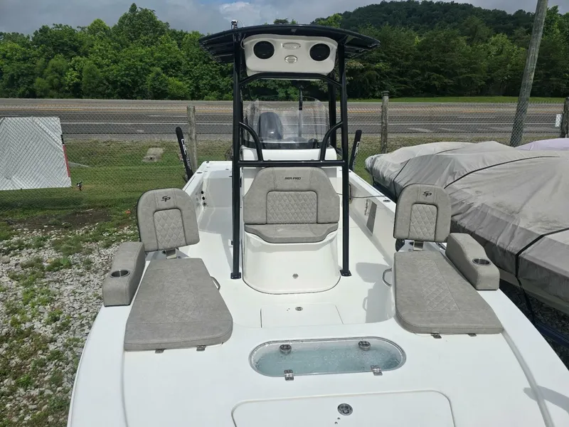 Slide: The Image of Sea Pro 248 Bay 2023 - 10