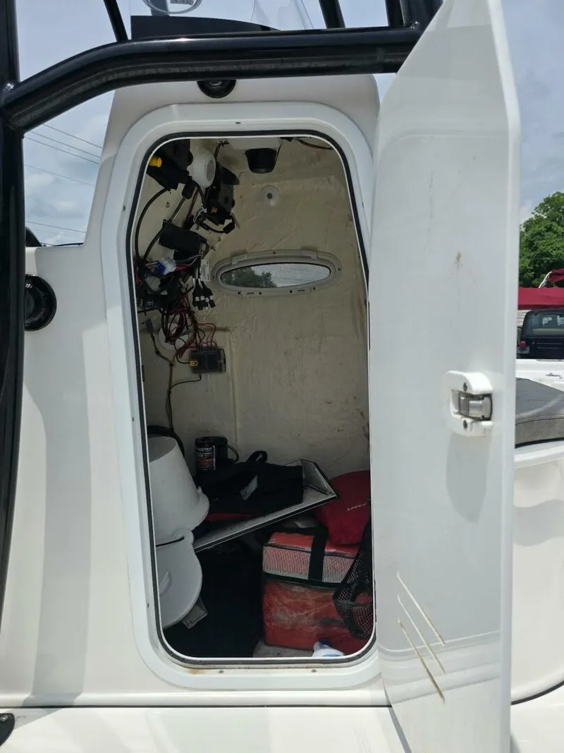 Slide: The Image of Sea Pro 248 Bay 2023 - 12