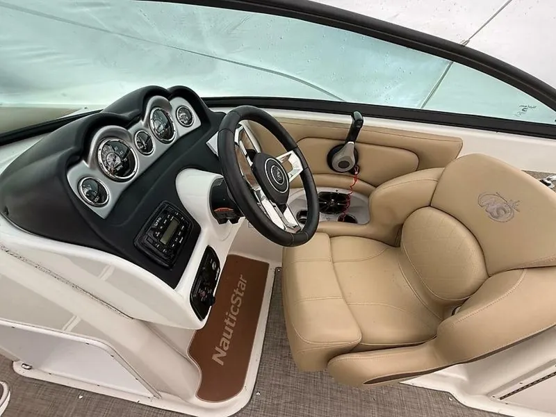 Slide: The Image of NauticStar 243 DC 2019 - 10