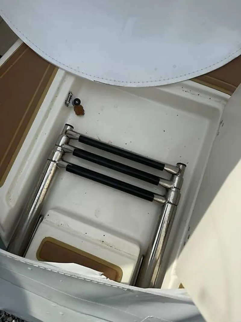 Slide: The Image of NauticStar 243 DC 2019 - 14