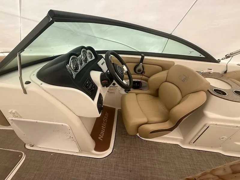 Slide: The Image of NauticStar 243 DC 2019 - 20