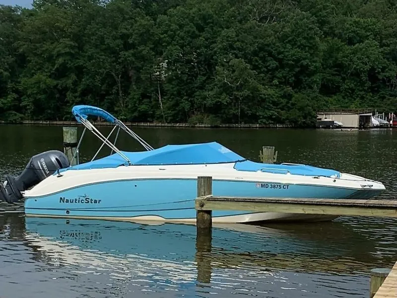 Slide: The Image of NauticStar 243 DC 2019 - 4