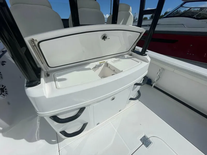Slide: The Image of Everglades 335 Center Console 2022 - 10