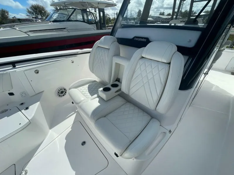 Slide: The Image of Everglades 335 Center Console 2022 - 18