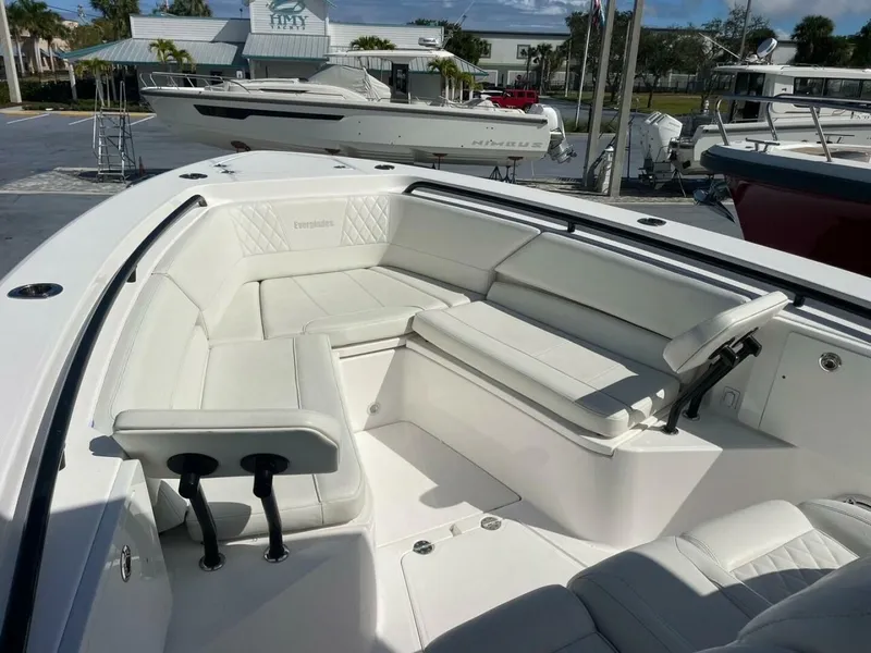 Slide: The Image of Everglades 335 Center Console 2022 - 32