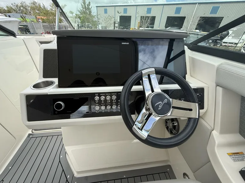 Slide: The Image of Sea Ray 350 SLX Outboard 2020 - 11