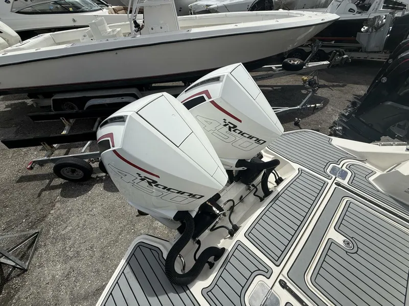 Slide: The Image of Sea Ray 350 SLX Outboard 2020 - 3