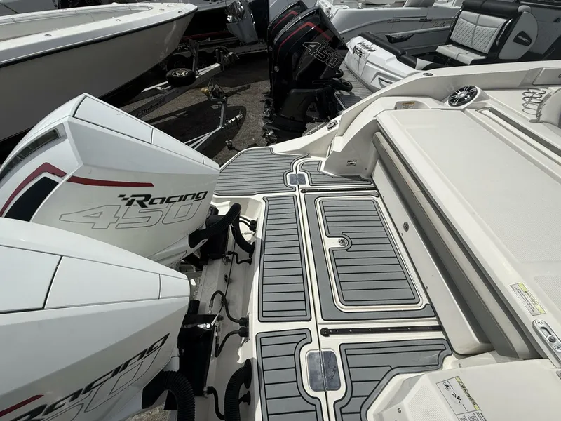 Slide: The Image of Sea Ray 350 SLX Outboard 2020 - 4