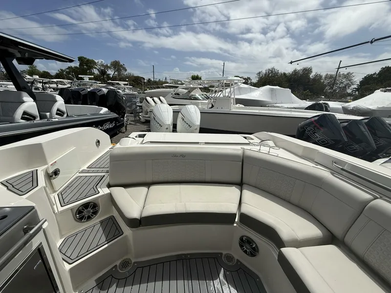 Slide: The Image of Sea Ray 350 SLX Outboard 2020 - 5