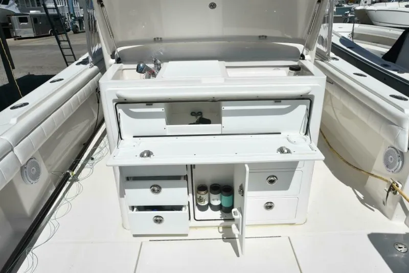 Slide: The Image of Regulator Marine 34 SS 2018 - 13