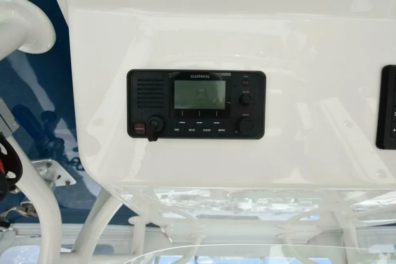 Slide: The Image of Regulator Marine 34 SS 2018 - 16