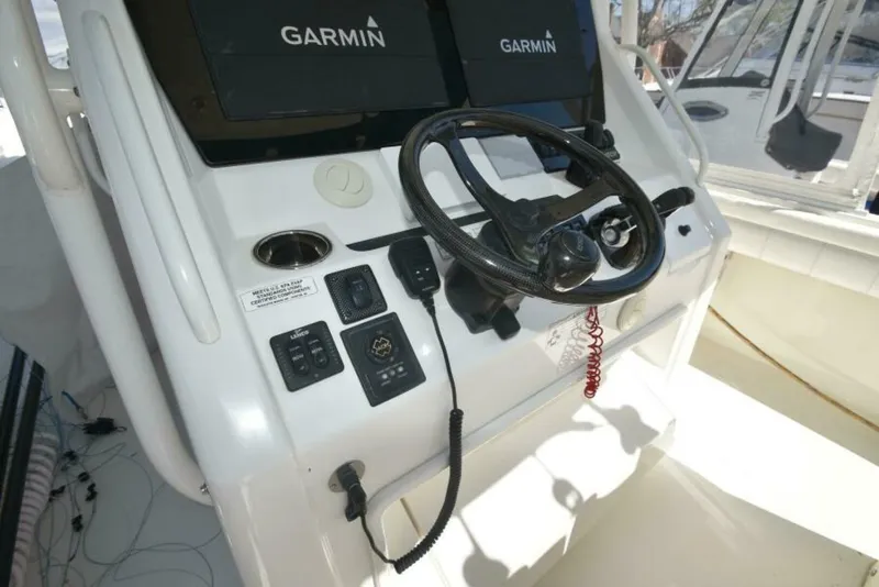 Slide: The Image of Regulator Marine 34 SS 2018 - 18