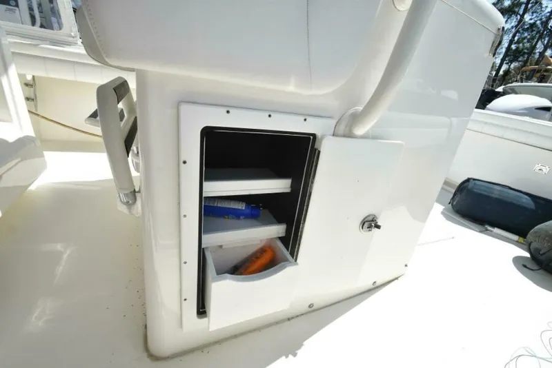 Slide: The Image of Regulator Marine 34 SS 2018 - 20