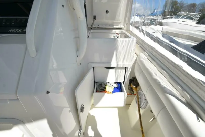 Slide: The Image of Regulator Marine 34 SS 2018 - 21