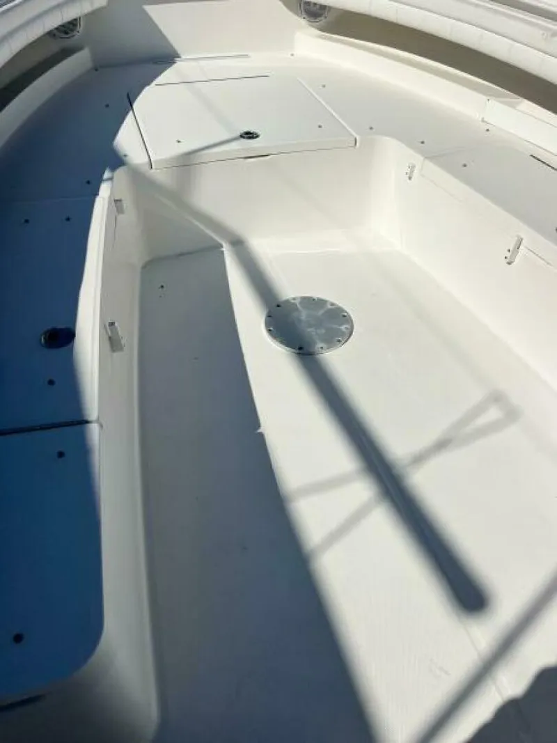 Slide: The Image of Regulator Marine 34 SS 2018 - 4
