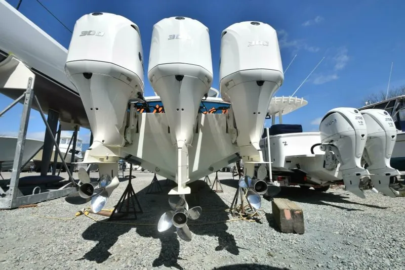 Slide: The Image of Regulator Marine 34 SS 2018 - 9