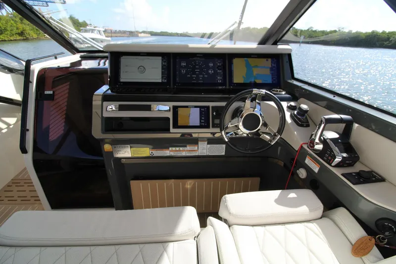 Slide: The Image of Saxdor 400 GTO 2025 - 14