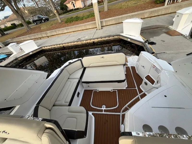 Slide: The Image of Monterey 335 Sport Yacht 2018 - 17