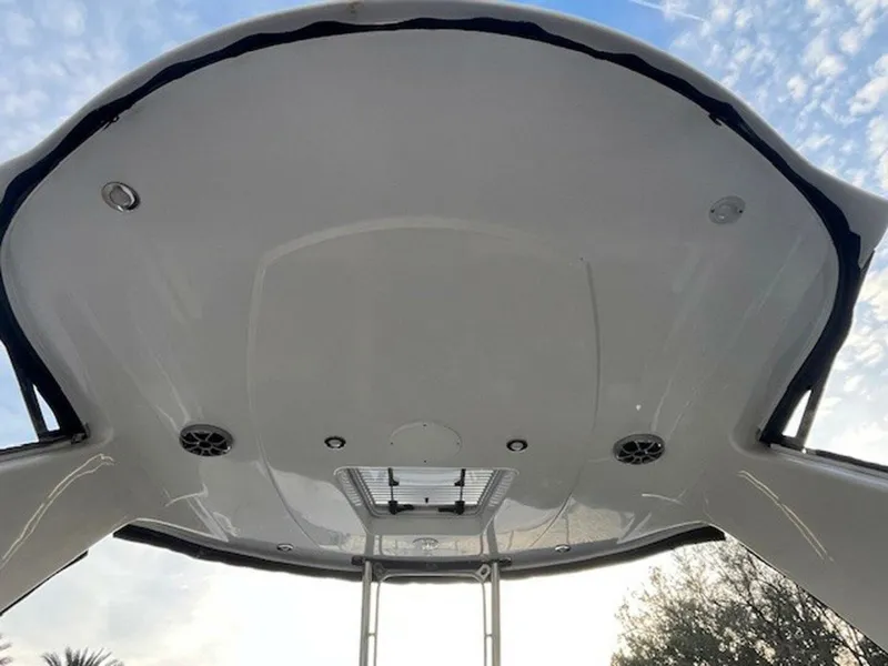 Slide: The Image of Monterey 335 Sport Yacht 2018 - 21