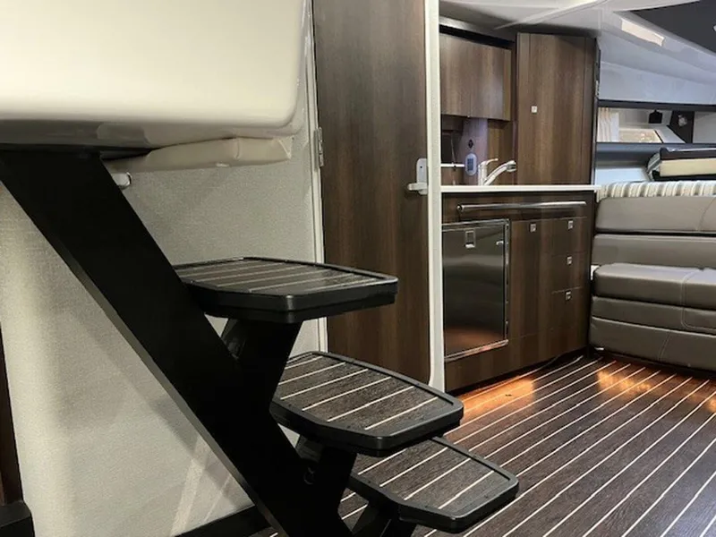 Slide: The Image of Monterey 335 Sport Yacht 2018 - 4