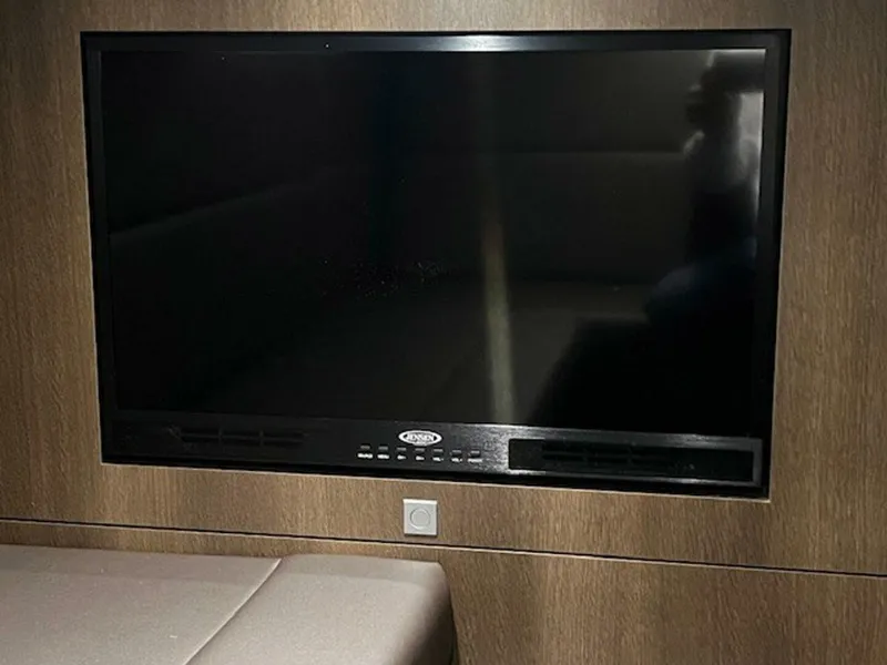Slide: The Image of Monterey 335 Sport Yacht 2018 - 8