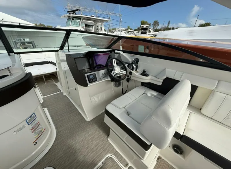 Slide: The Image of Sea Ray SDX 290 Outboard 2018 - 6