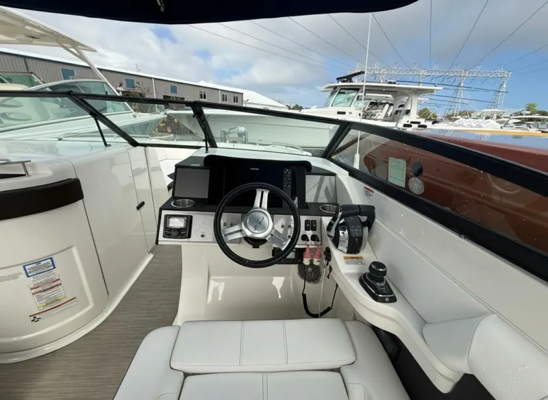 Slide: The Image of Sea Ray SDX 290 Outboard 2018 - 7