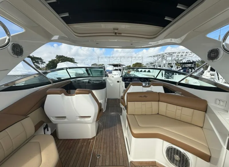 Slide: The Image of Sea Ray SLX 350 2015 - 4